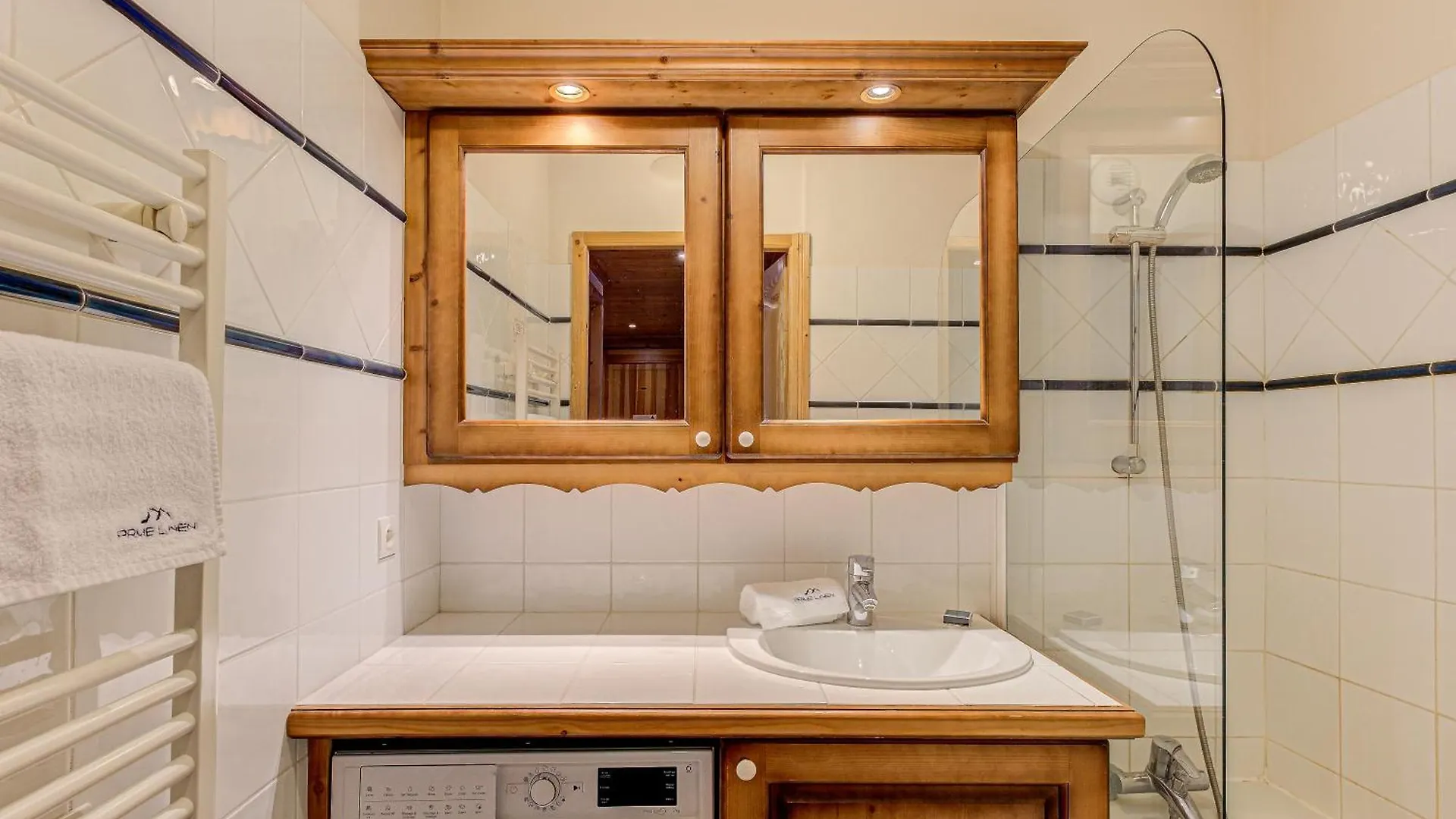 Apartment Kandahar - Alpes Travel - Central Chamonix - Sleeps 4 Les Houches