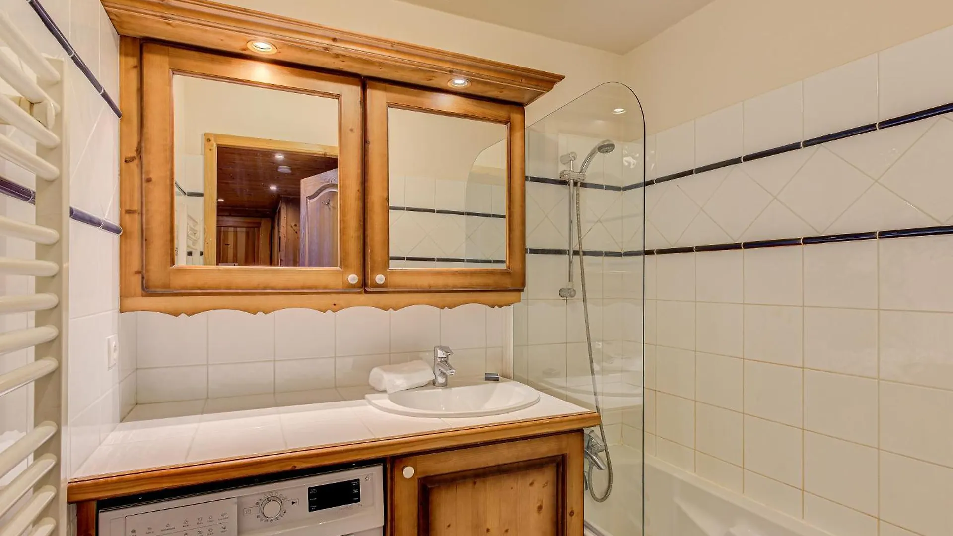 Apartment Kandahar - Alpes Travel - Central Chamonix - Sleeps 4 Les Houches
